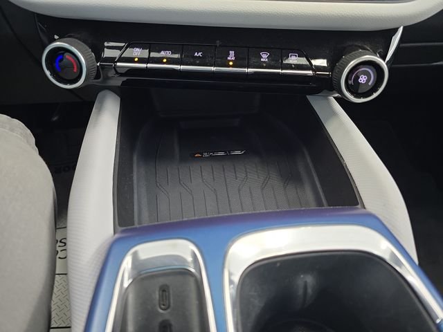 Used 2025 White Chevrolet LT image 21