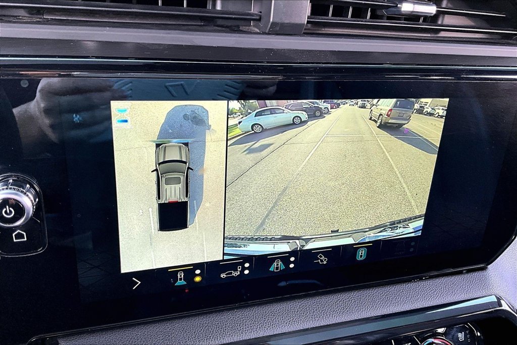 Used 2022 ONYX BLACK GMC AT4 image 23