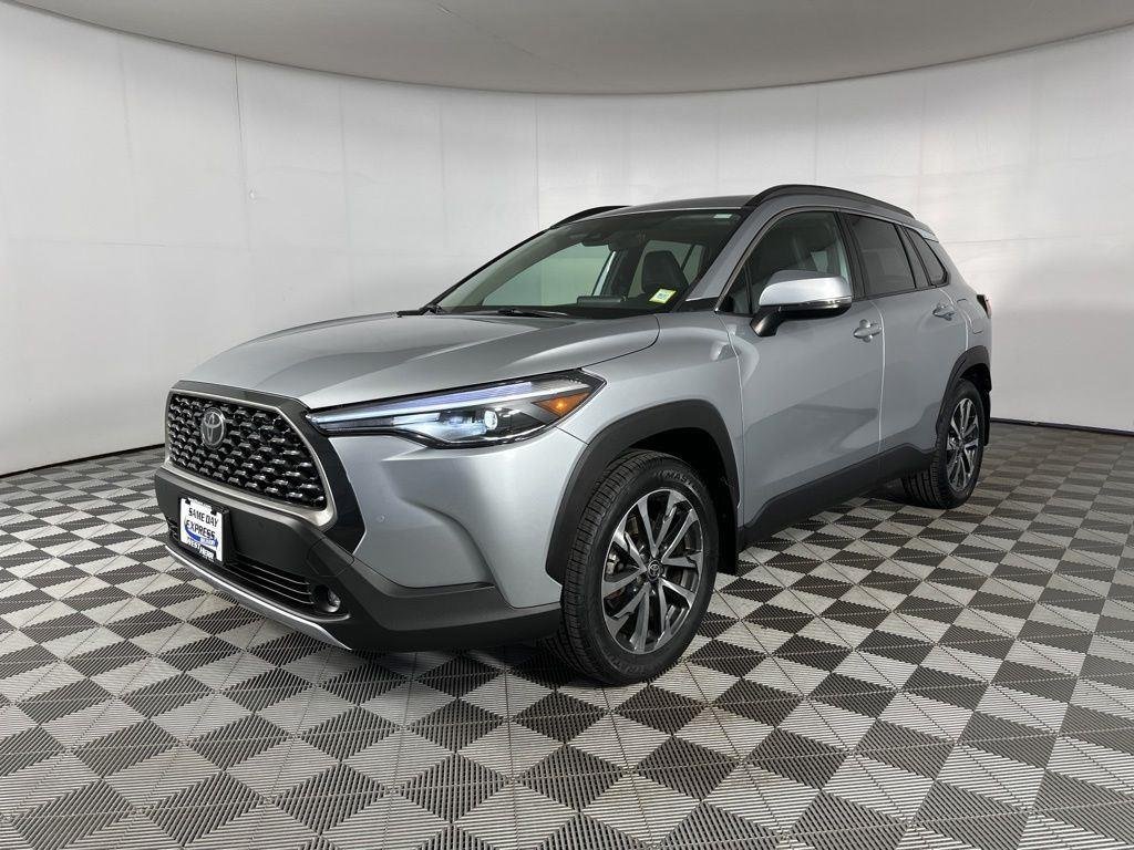 Certified Used 2022 Silver Toyota XLE image 4