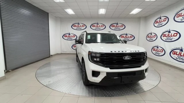 New 2027 Star White Metallic Tri-Coat Ford Platinum image 6