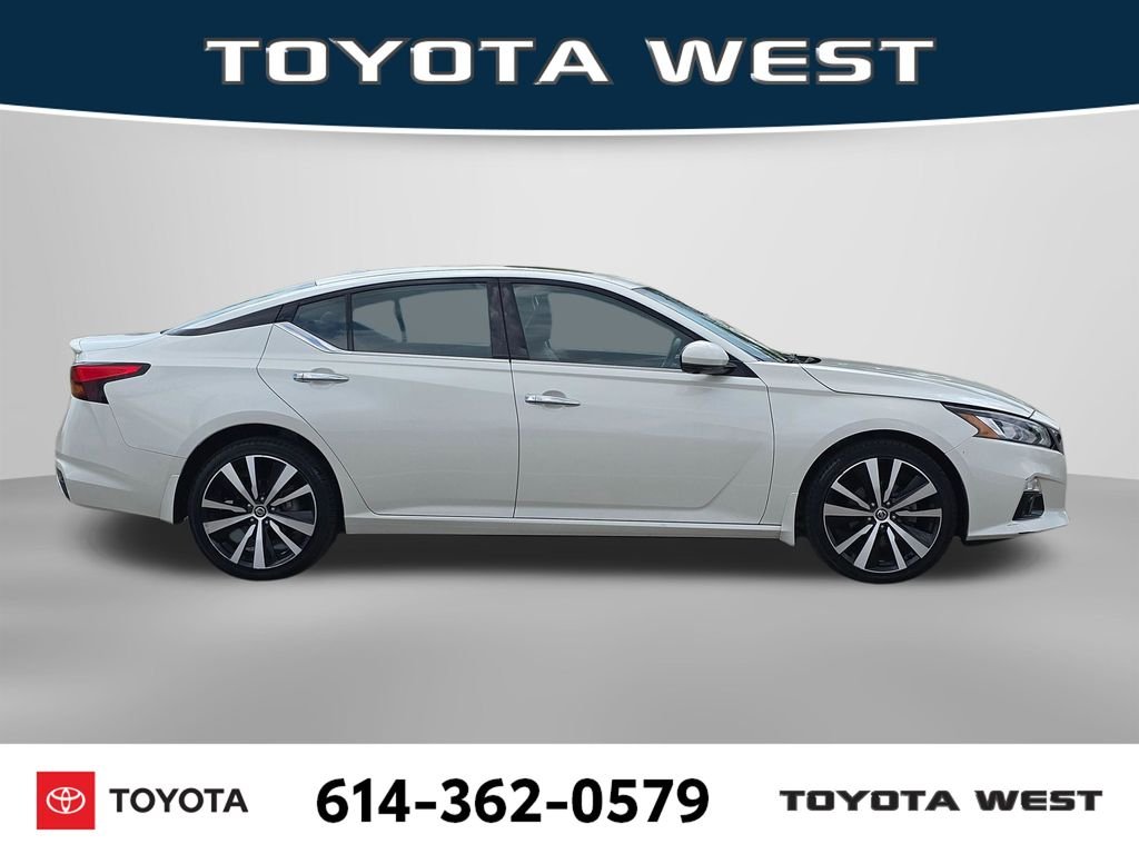 Used 2020 White Nissan 2.5 Platinum image 5