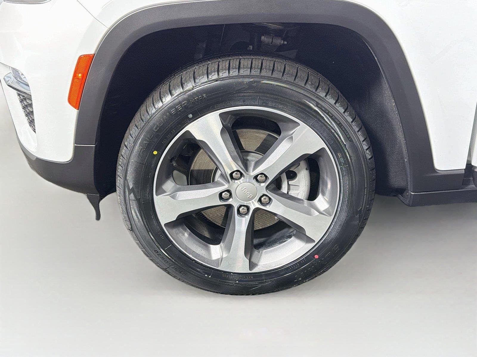 Used 2022 Bright White Clearcoat Jeep  image 34