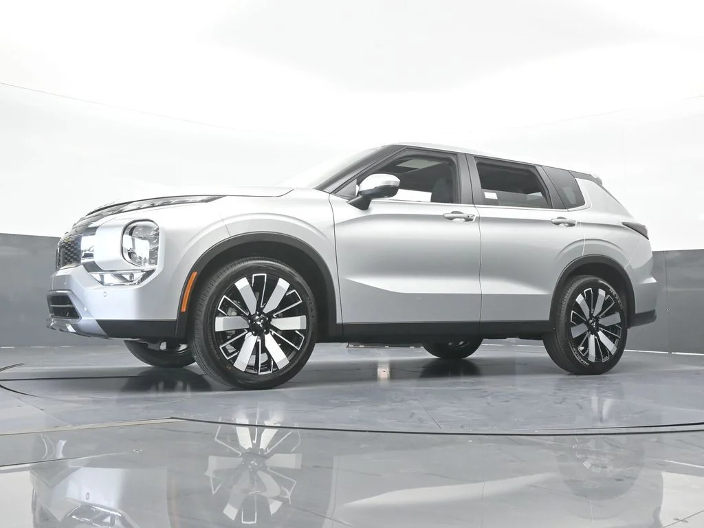 New 2026 Silver Metallic Mitsubishi SE 1.5T 2WD image 59