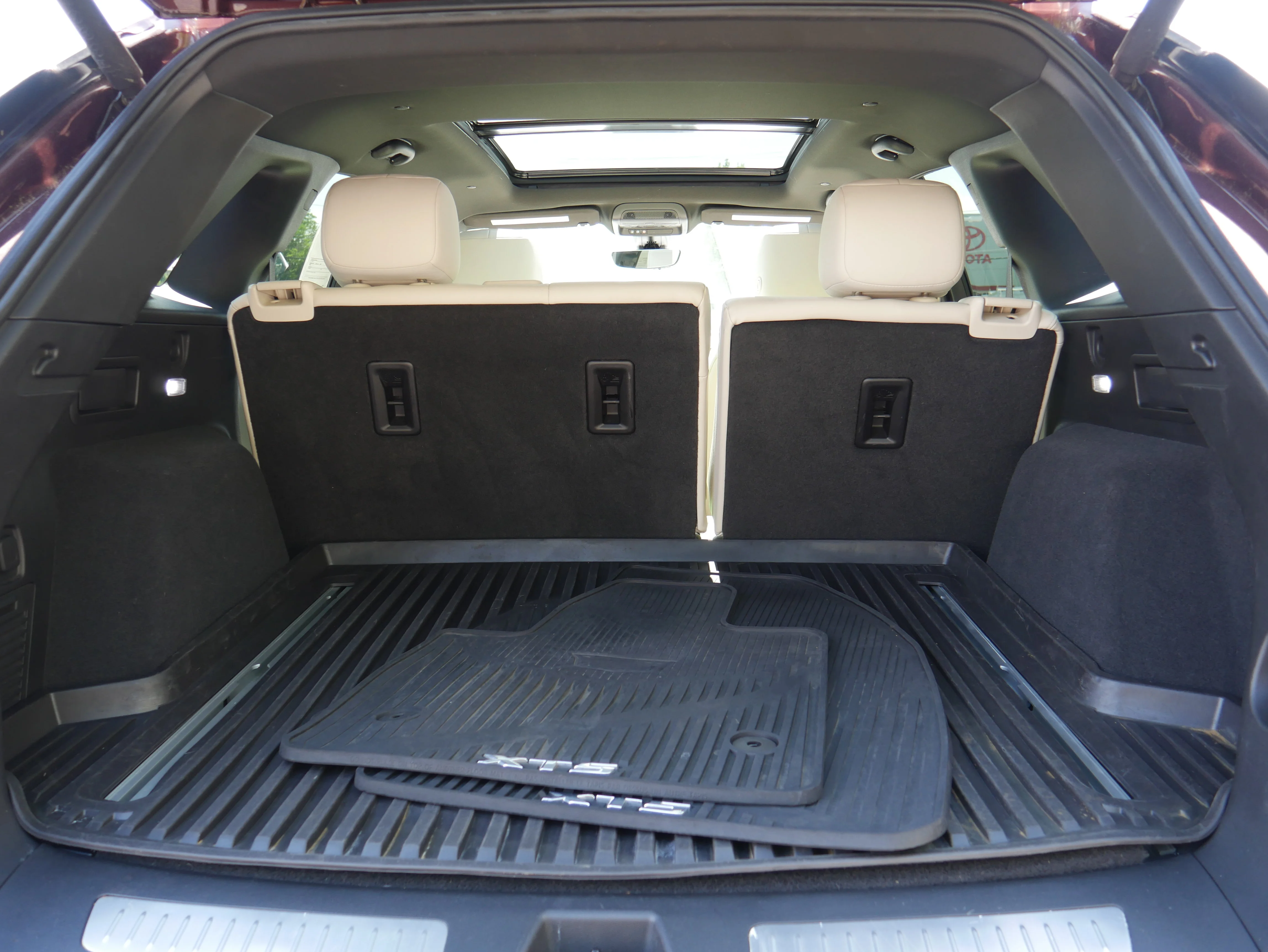 Used 2022 Rosewood Metallic Cadillac Sport image 6