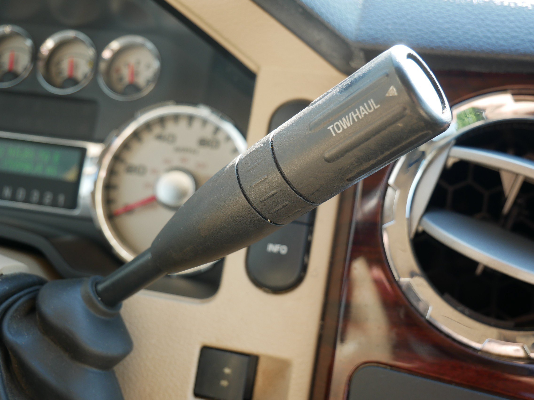 Used 2008 Black Ford Lariat image 24