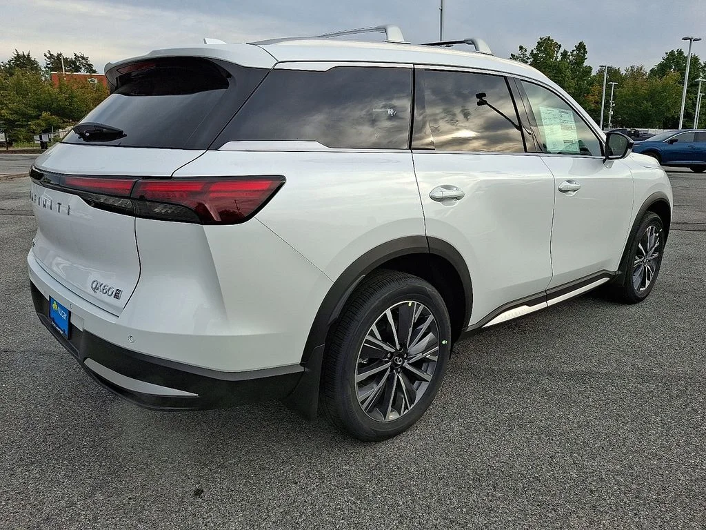 New 2026 White INFINITI LUXE image 4