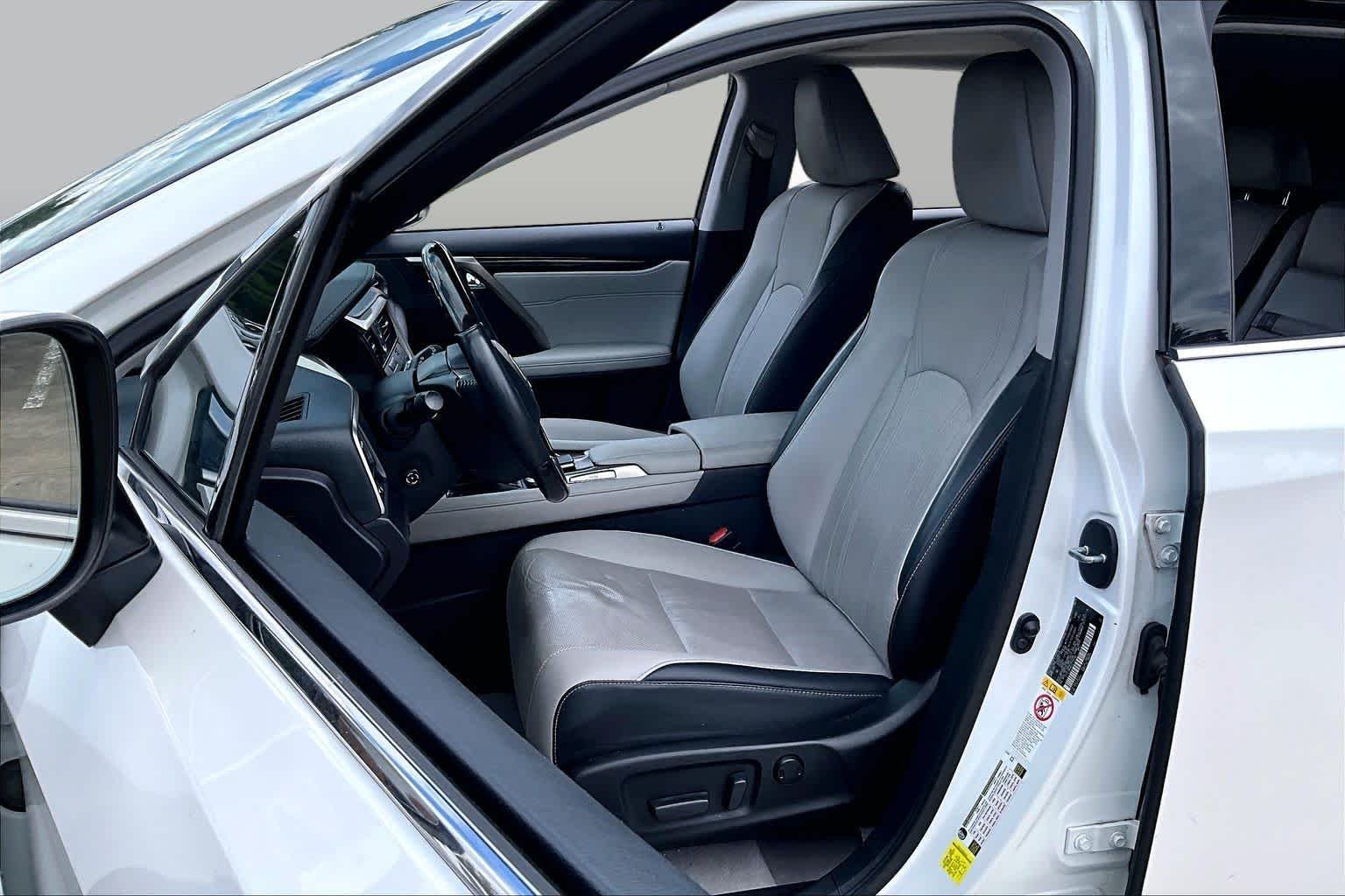 Used 2018 Eminent White Pearl Lexus  image 7