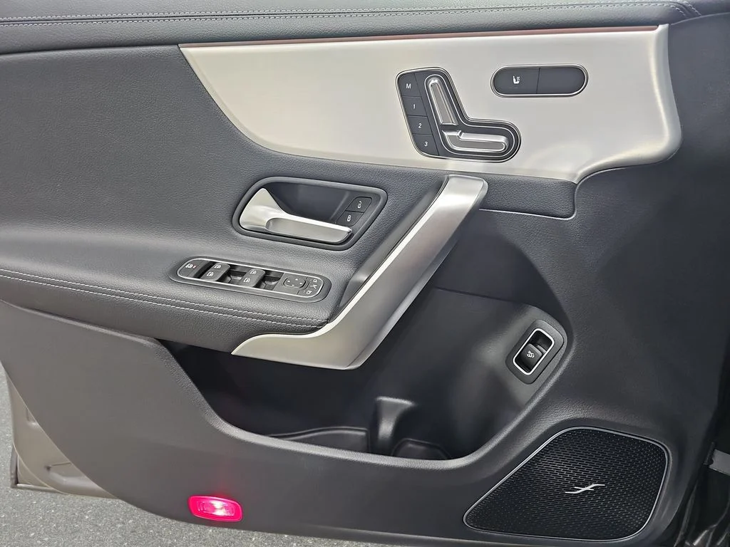 Used 2024  Mercedes-Benz CLA 250 image 29