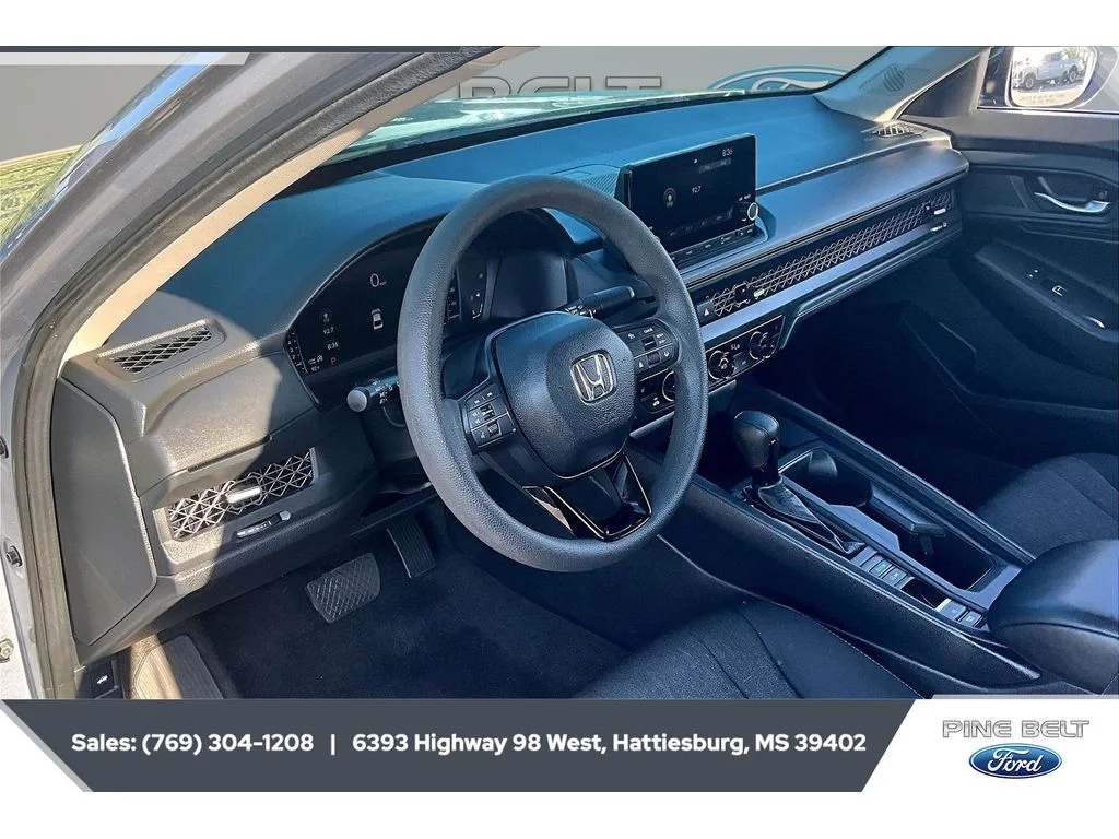 Used 2025 Solar Silver Metallic Honda SE image 12