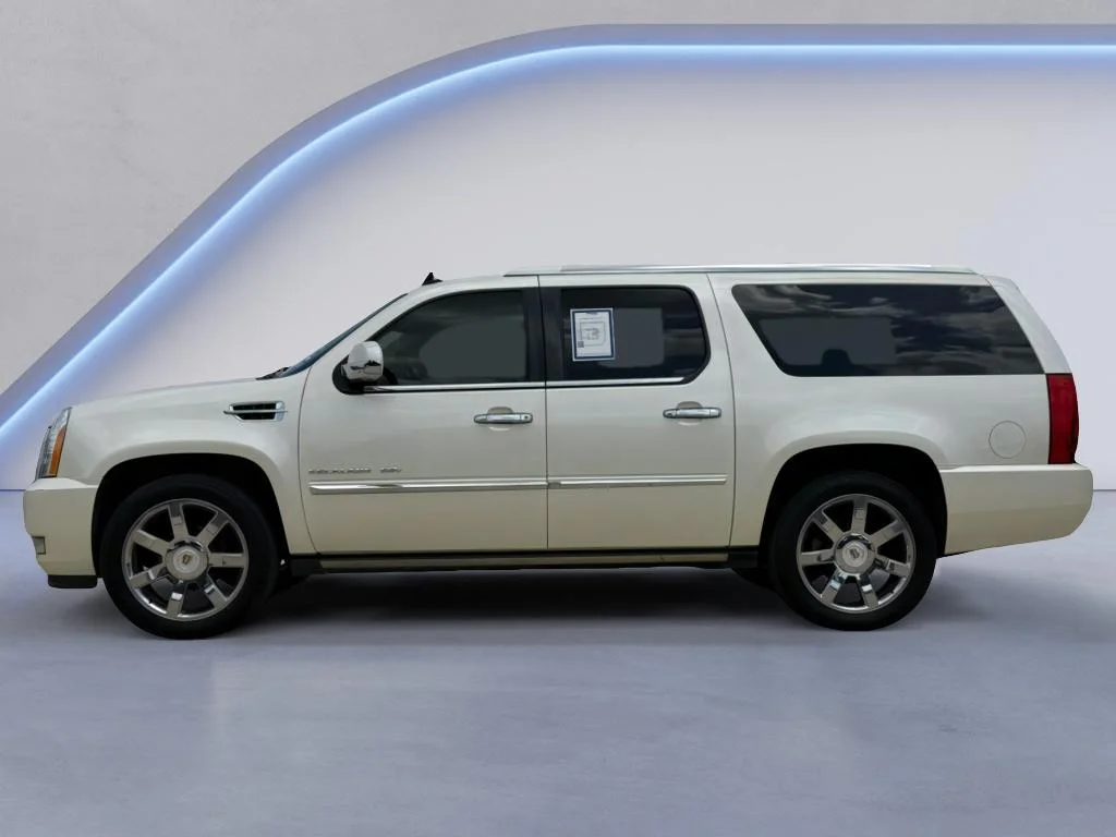 Used 2013 White Diamond Tricoat Cadillac Luxury image 2