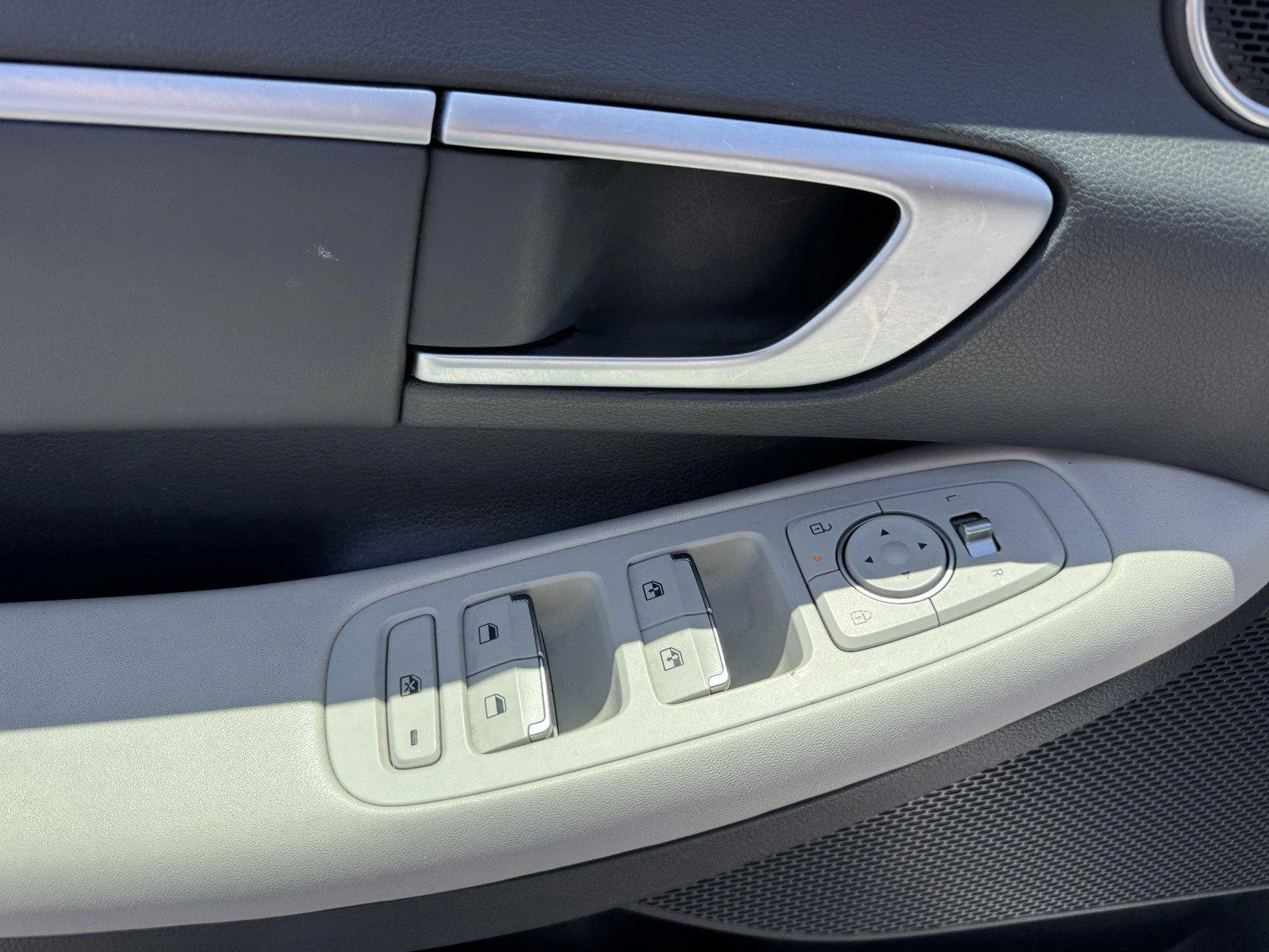 Used 2024 Serenity White Hyundai SEL image 16