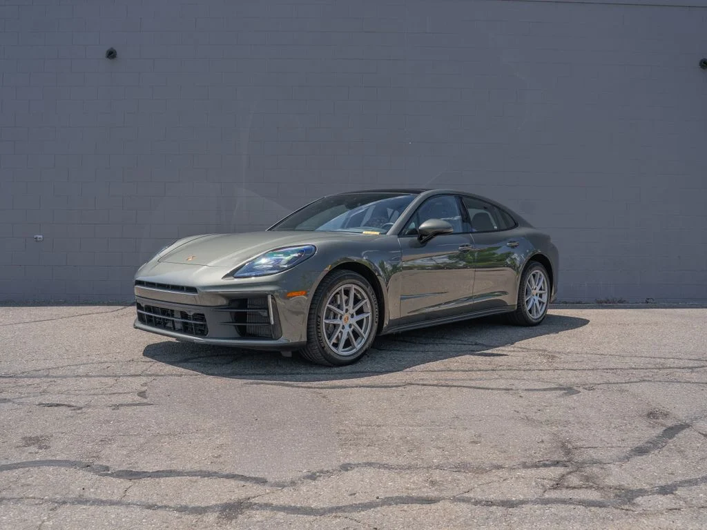 Used 2025 Green Porsche 4 image 1