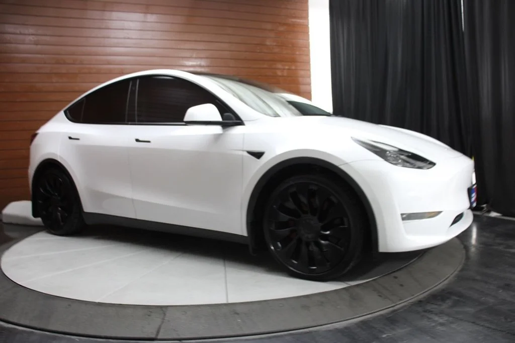 Used 2022 Pearl White Multi-Coat Tesla Performance image 11