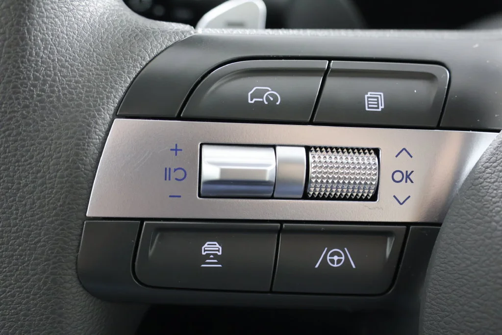 Used 2025 Red Hyundai SEL image 11