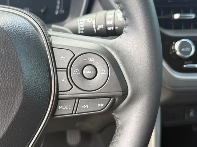 Used 2025  Toyota Hybrid XSE image 17