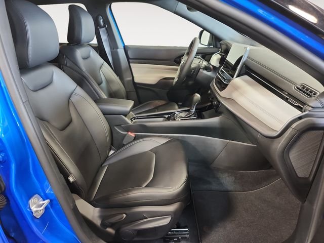New 2026 Hydro Blue Pearl-Coat Exterior Paint Jeep Limited image 15