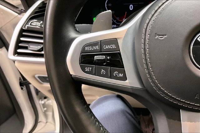 Used 2022 White BMW xDrive40i image 18