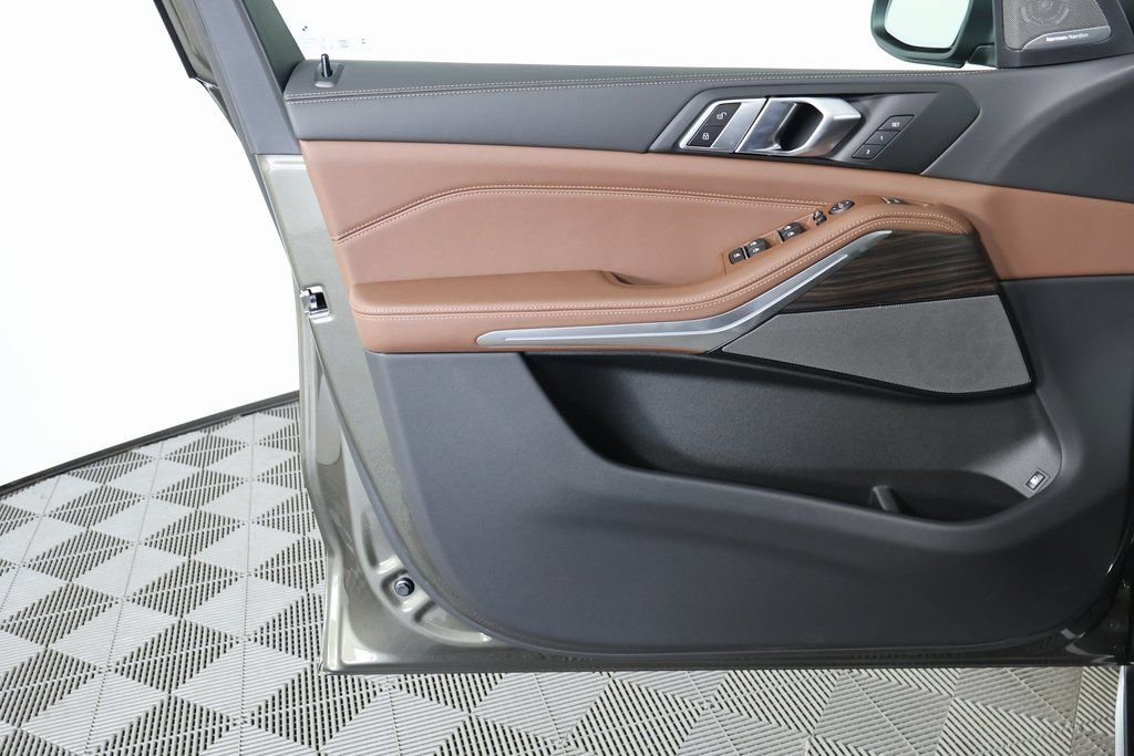 New 2026 Green Metallic BMW xDrive50e image 7