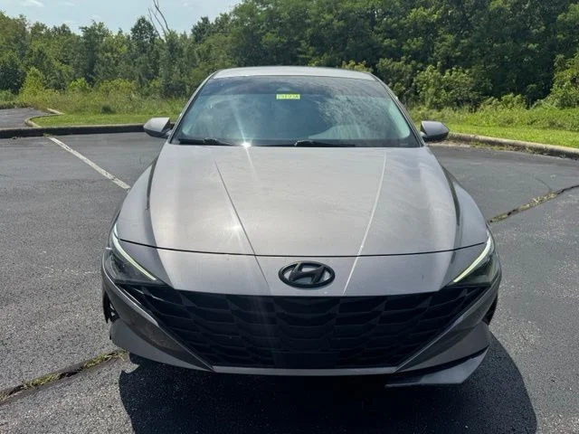 Used 2023 Silver Hyundai SEL image 8