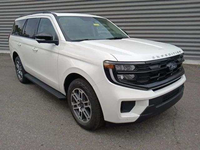 New 2025 Star White Metallic Tri-Coat Ford Active image 1