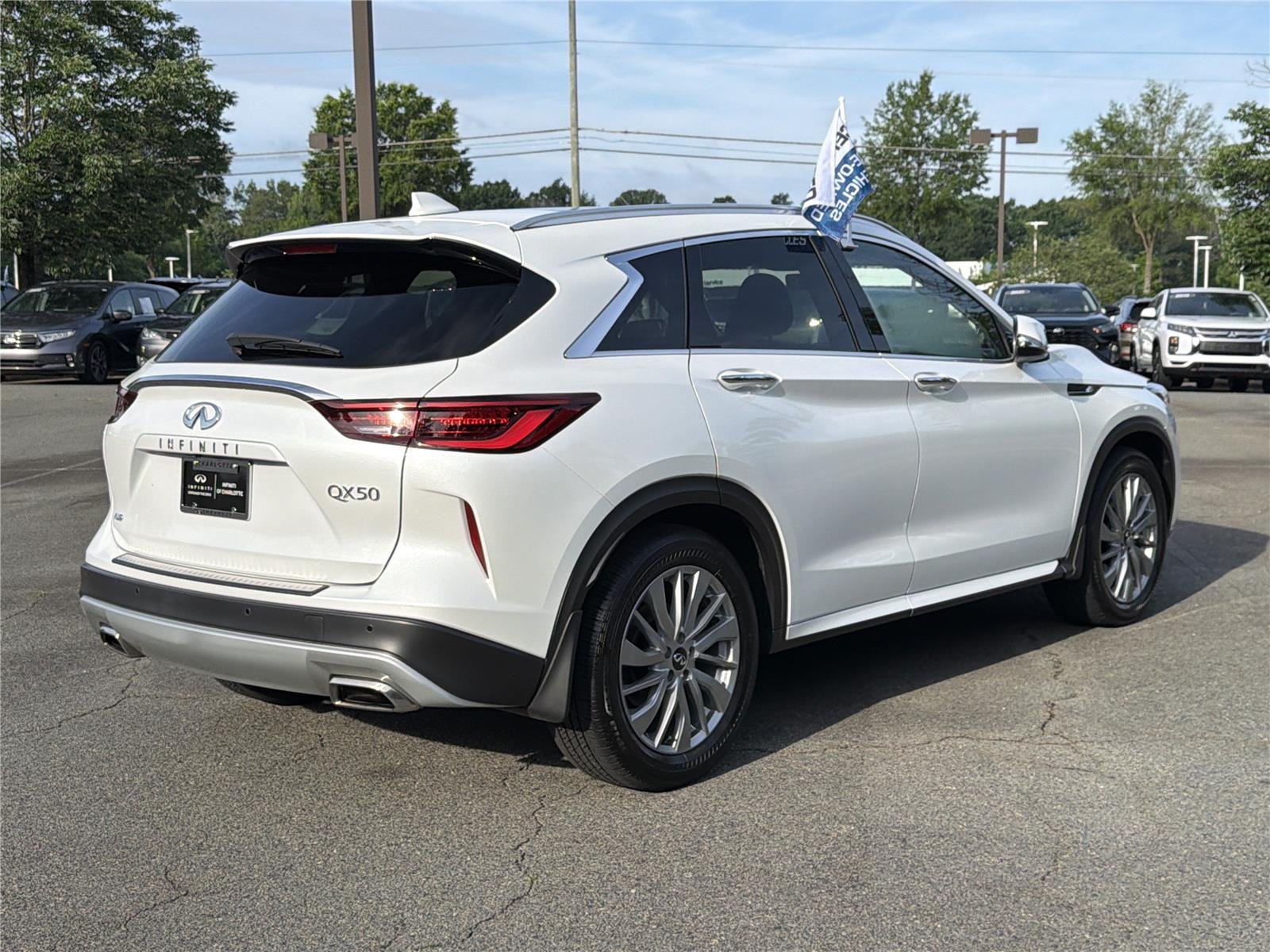 Certified Used 2024 Radiant White INFINITI LUXE image 30