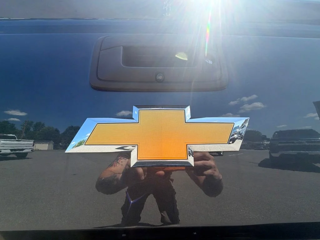 Used 2018 GRAPHITE METALLIC Chevrolet LS image 12