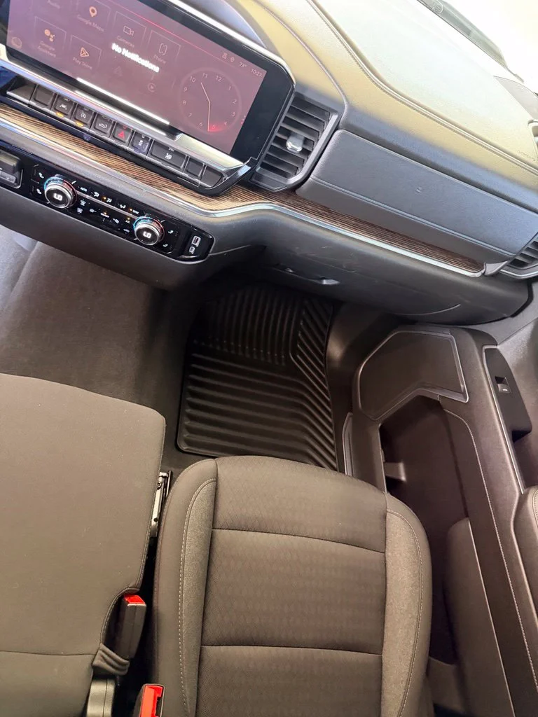 Used 2023 White GMC Elevation image 24