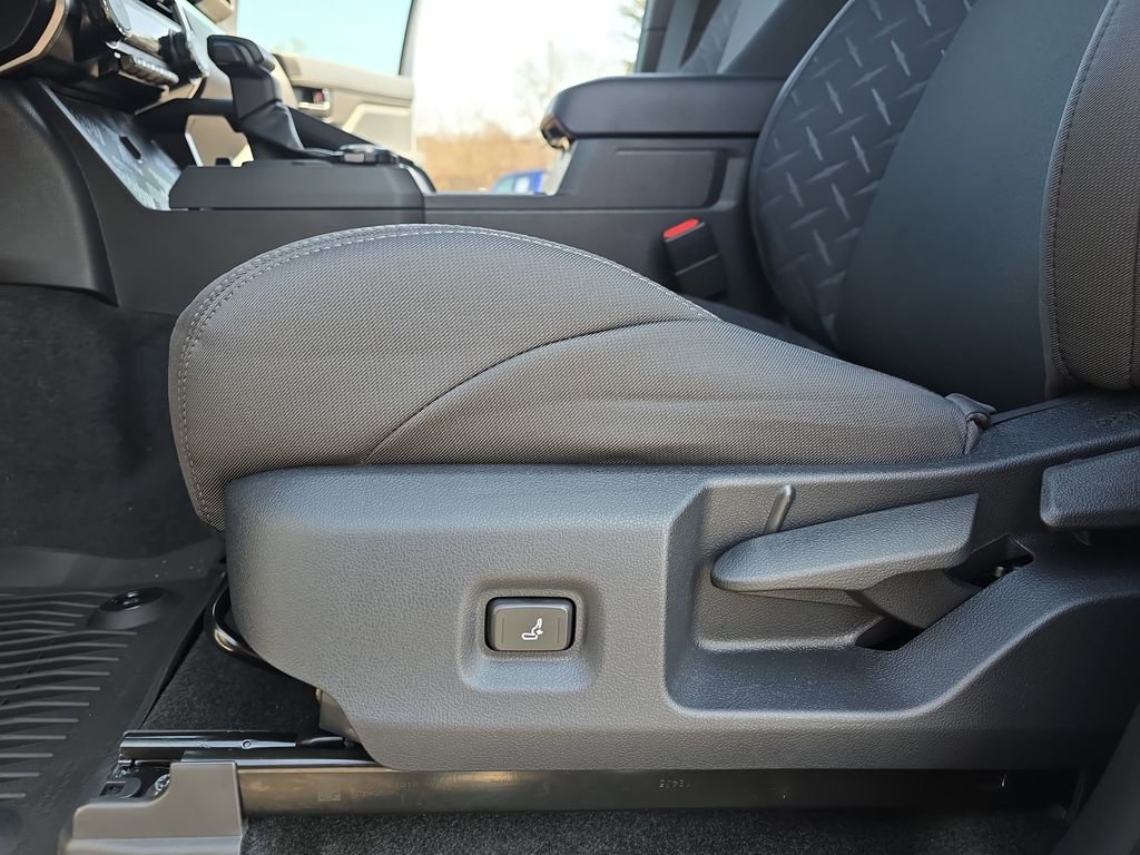 2025 Toyota Tacoma SR5 - Photo 29