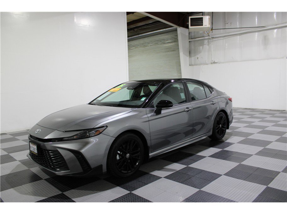 2025 Toyota Camry SE photo 2