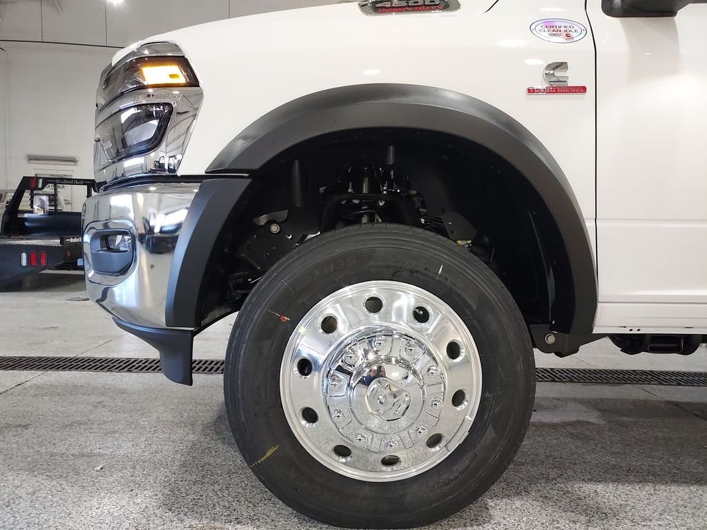 New 2026 Bright White Clear-Coat Exterior Paint RAM Tradesman image 16