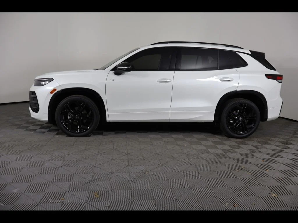 New 2026 White/off-white Volkswagen SE R-Line Black image 2