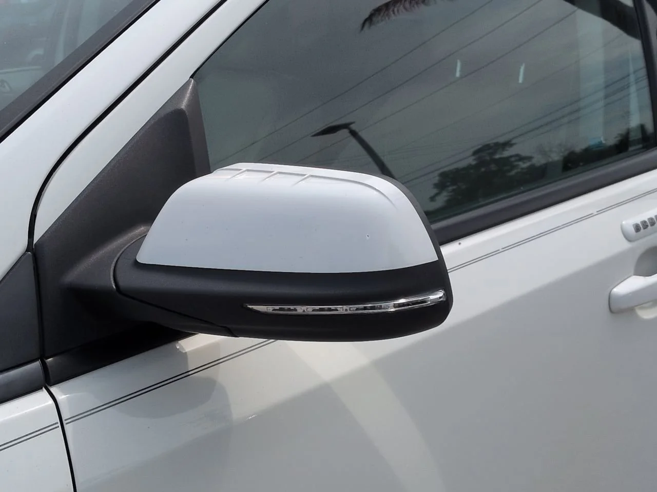 Used 2013 White Suede Ford SEL image 12