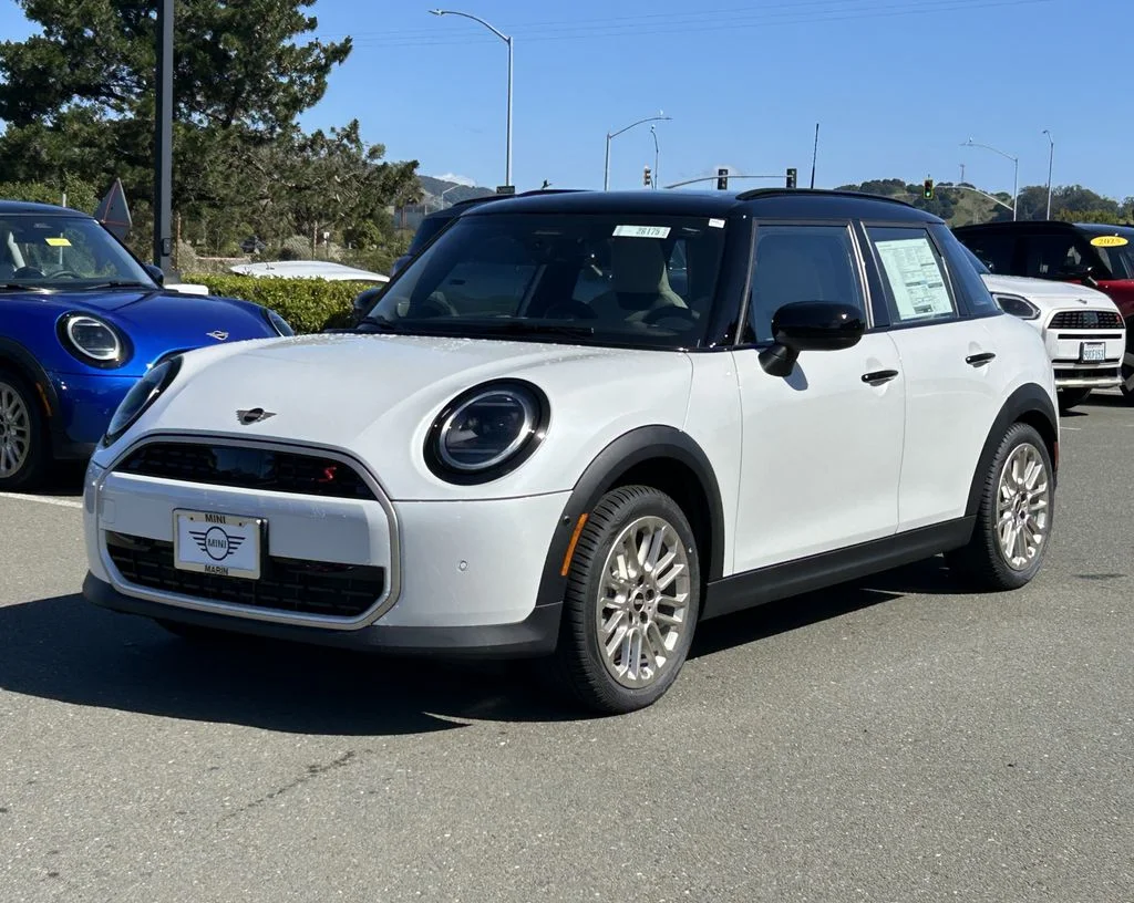 2026 MINI Hardtop Cooper S Signature's photo