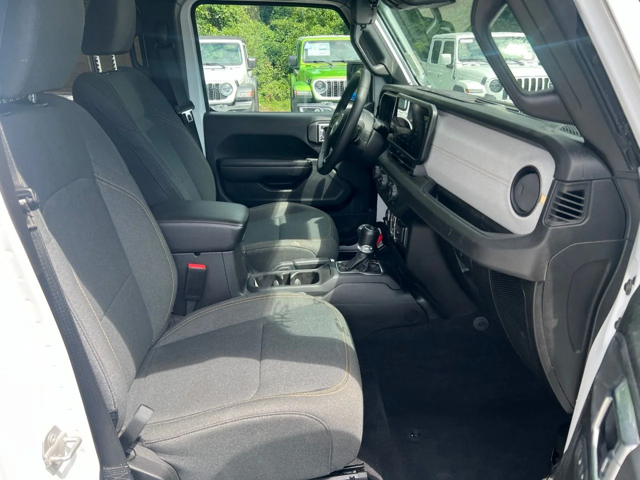 Used 2025 White Jeep Sport S image 19