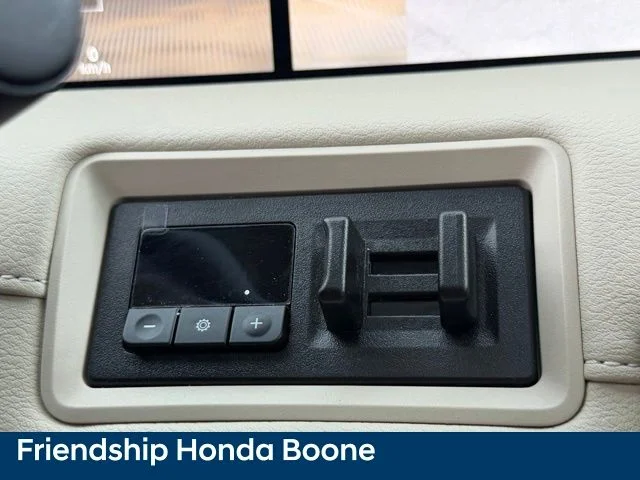 Used 2025 White Nissan Platinum Reserve image 34