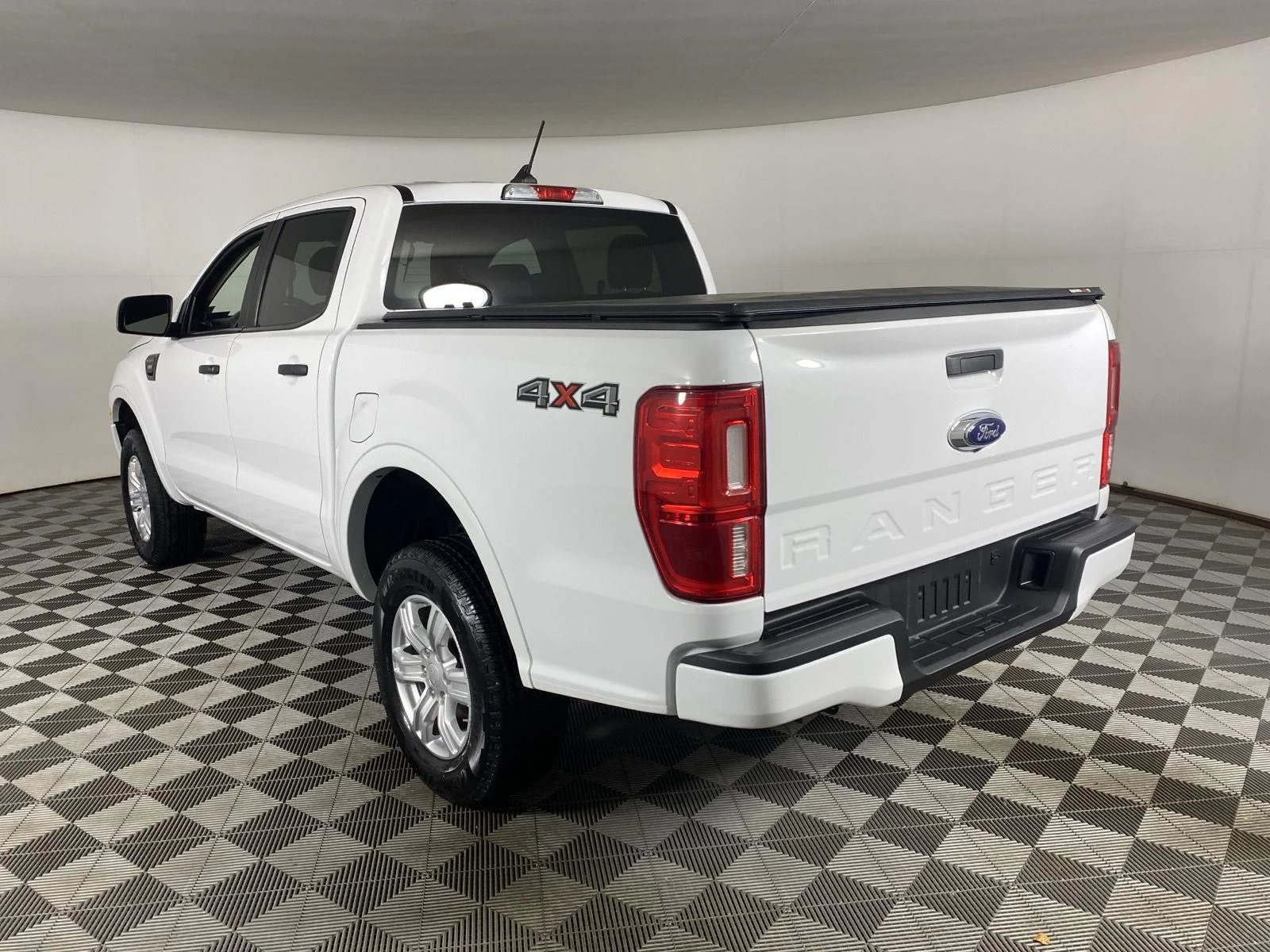 Used 2023 Oxford White Ford XLT image 14