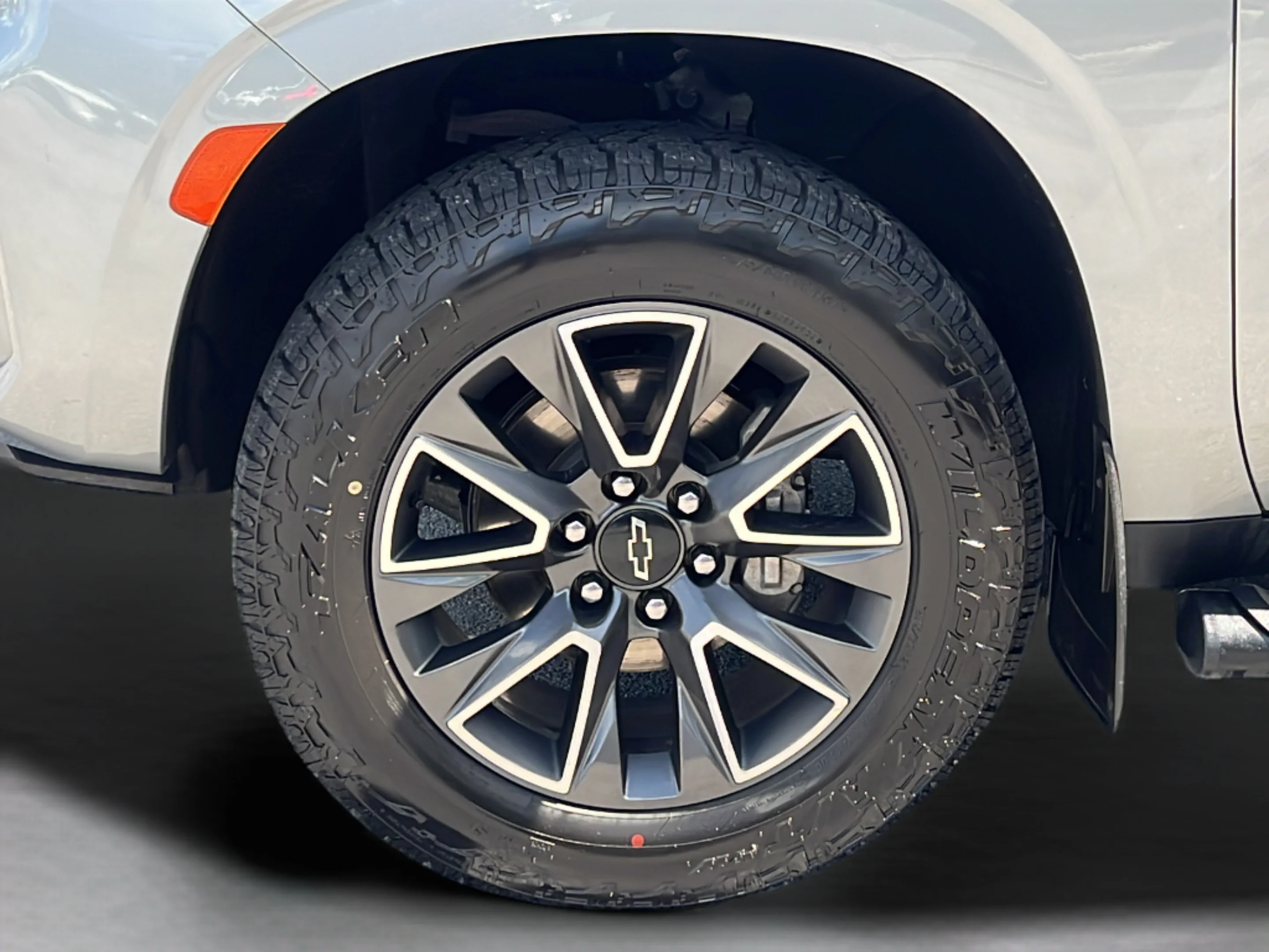 Used 2024 Sterling Gray Metallic Chevrolet Z71 image 25