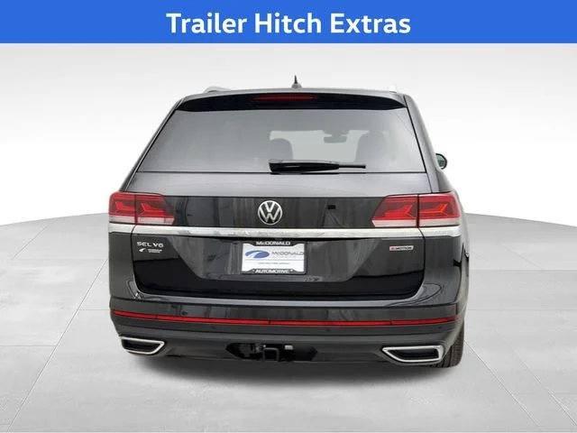 Used 2022 Black Volkswagen SEL image 3