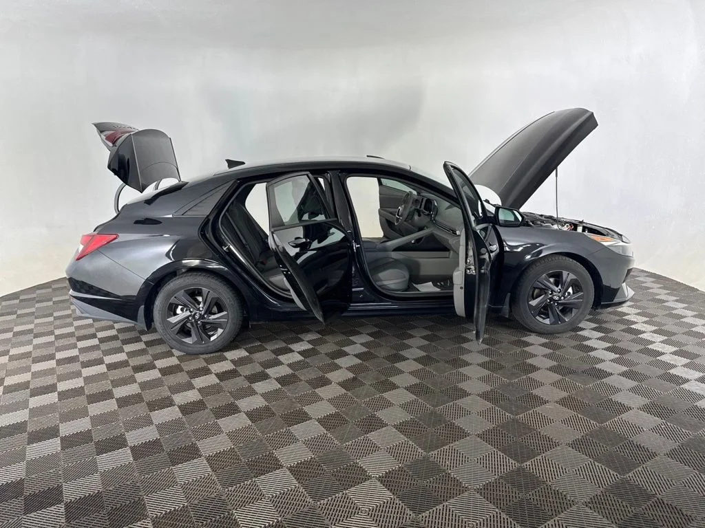 Used 2022 Black Hyundai SEL image 14