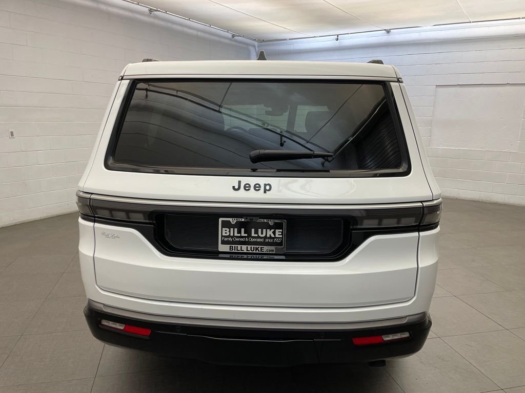 New 2026 Bright White Clear-Coat Exterior Paint Jeep  image 5