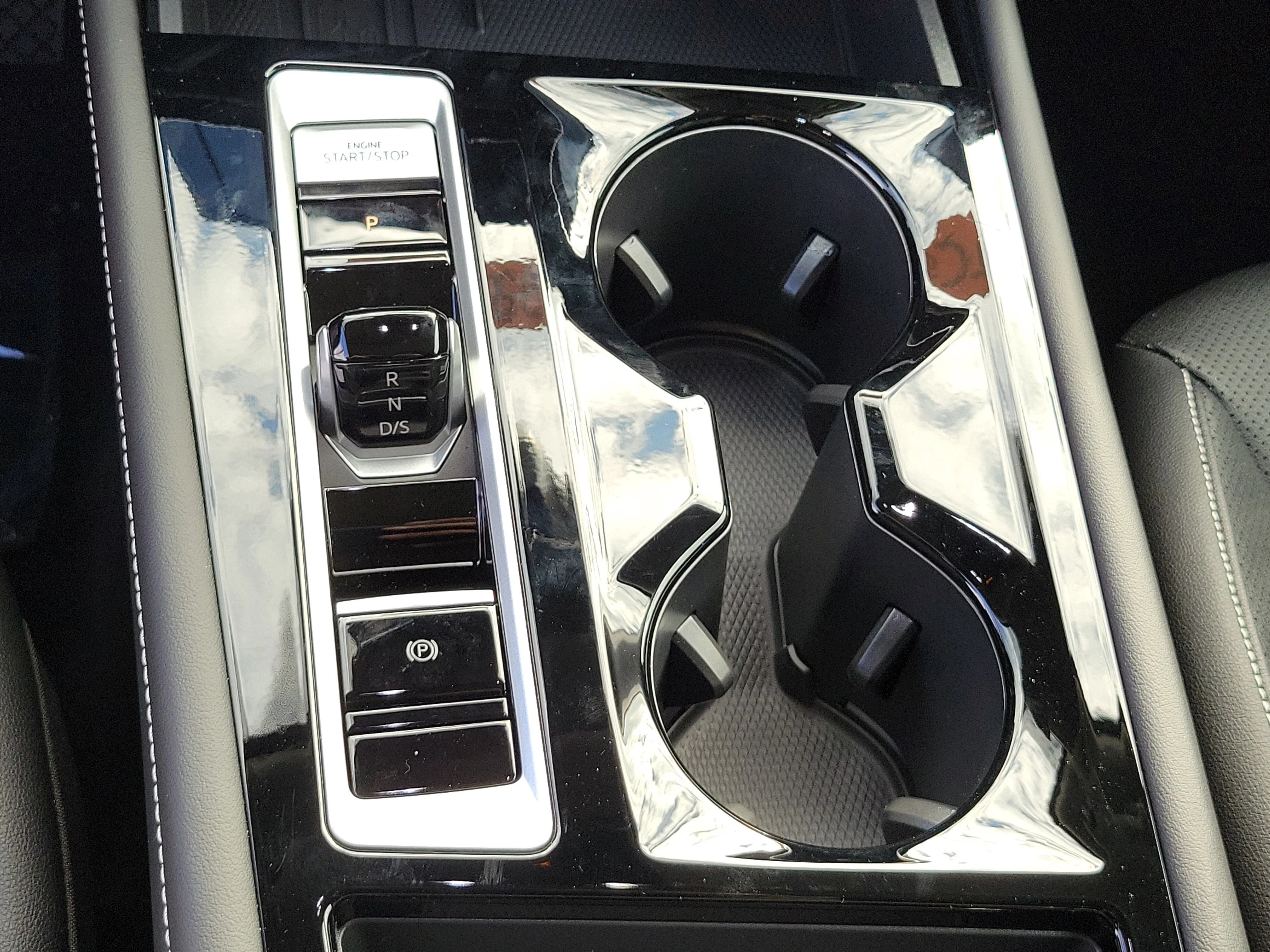 New 2026 Silver Volkswagen SE w/Technology image 32