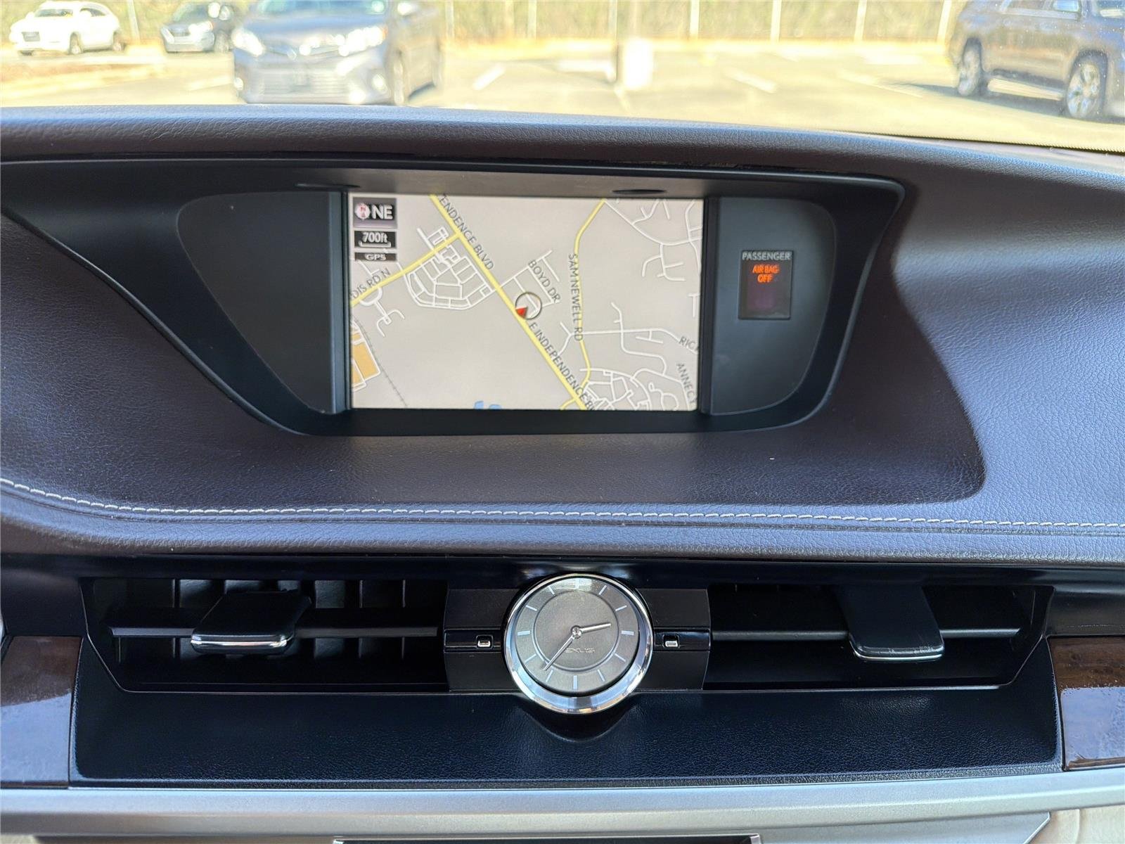 Used 2018  LEXUS  image 4