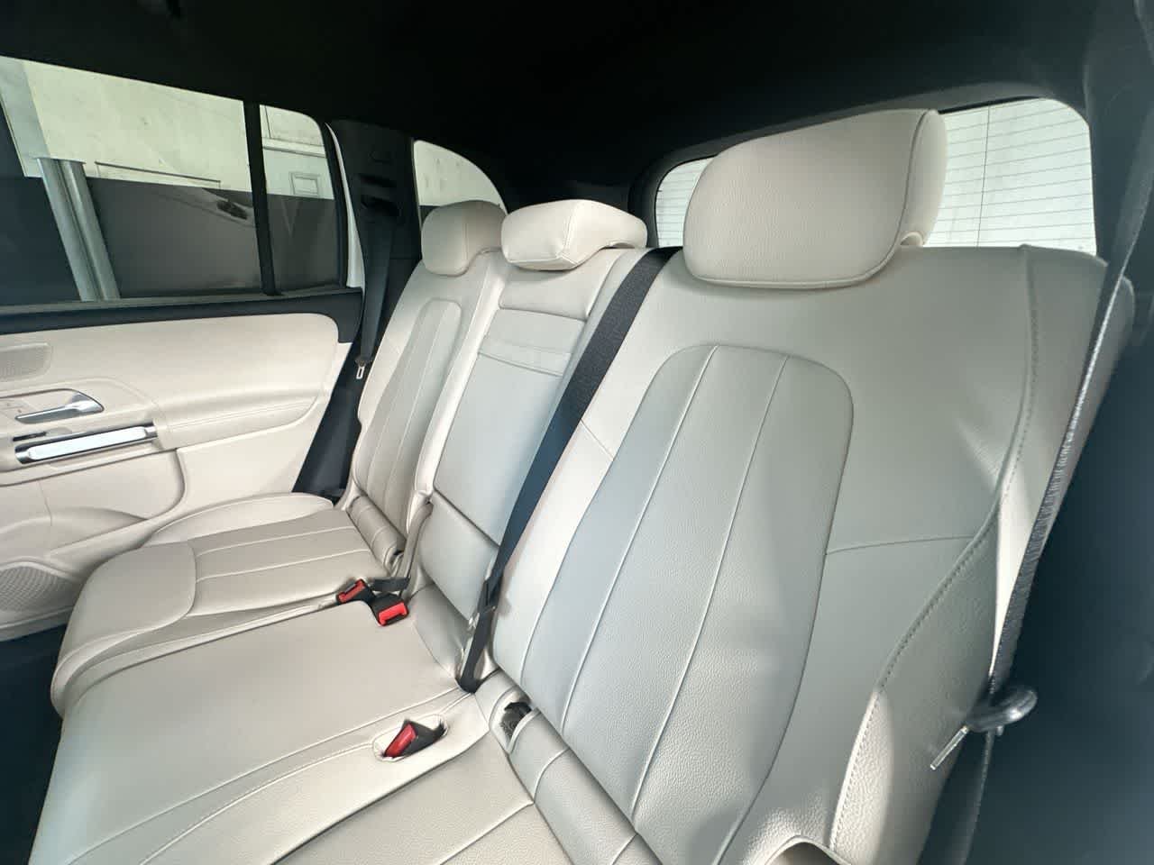 Used 2025 Polar White Mercedes-Benz GLB 250 image 22