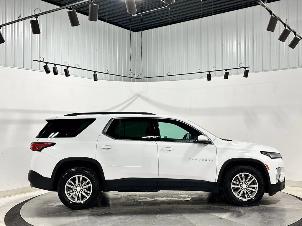Used 2023 SUMMIT WHITE Chevrolet LT Cloth image 10