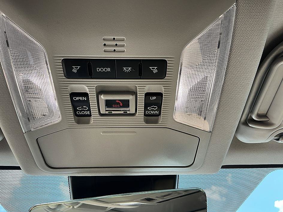 Used 2025 Pearl Toyota XLE Premium image 20