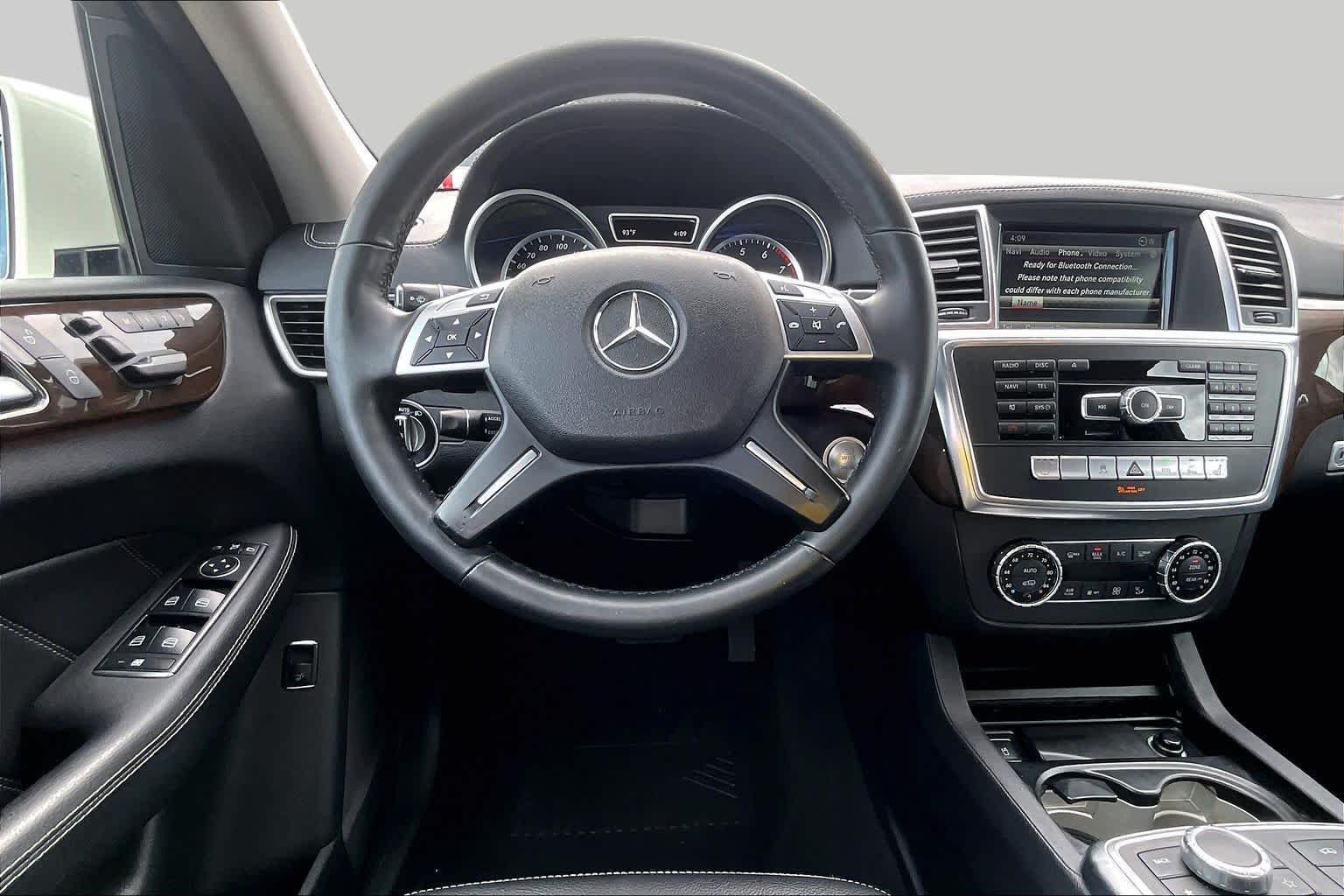 Used 2015 Diamond White Metallic Mercedes-Benz GL 450 image 6