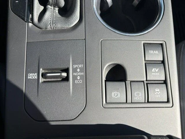 Used 2023 Wind Chill Pearl Toyota Bronze Edition image 12