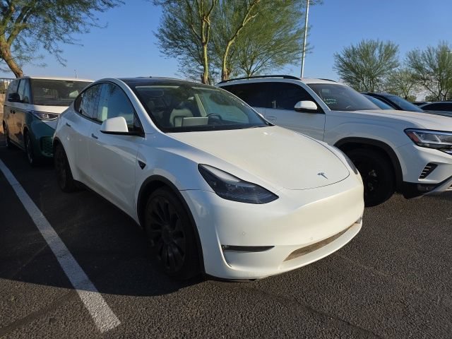 Used 2022 White Tesla Performance image 2