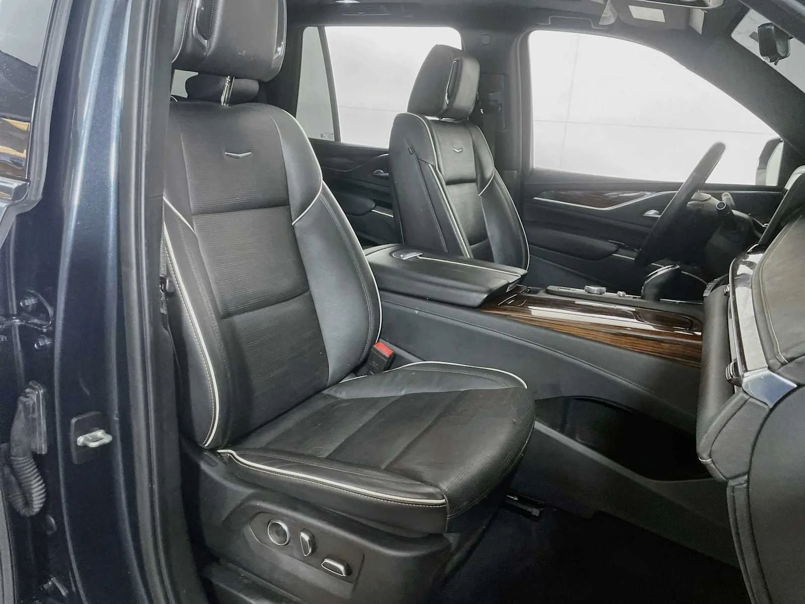 Used 2021 Shadow Metallic Cadillac Premium Luxury image 29