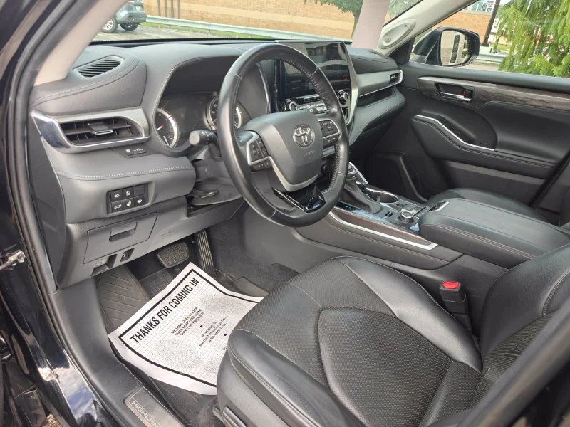 Used 2022 Black Toyota Platinum image 15